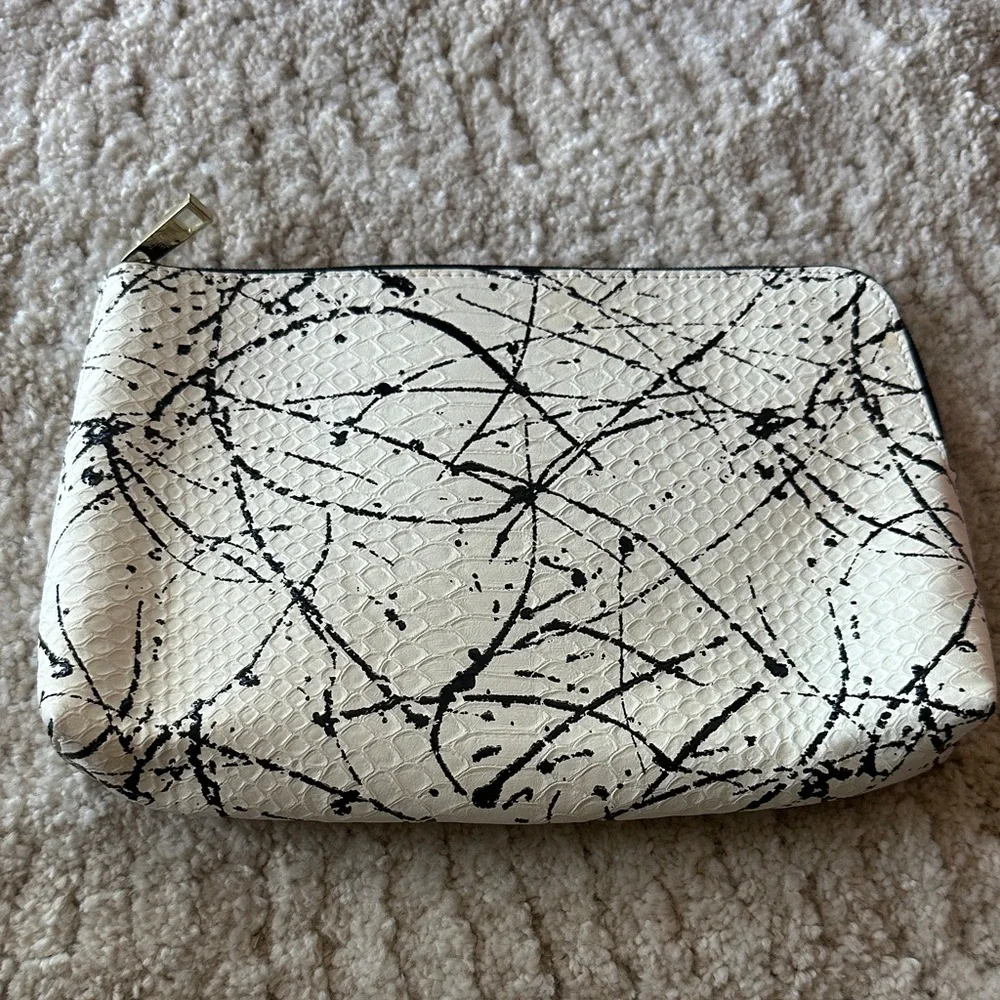 Estée Lauder cosmetic bag
